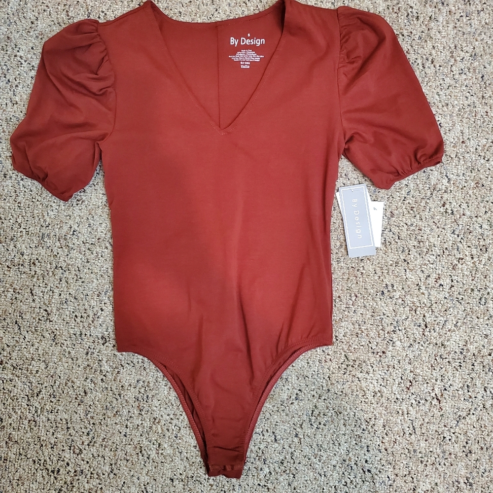 3/$15 By Design Norstrom Rust Rose Quarts Bodysuit Puff Sleeve NWT S V Neck